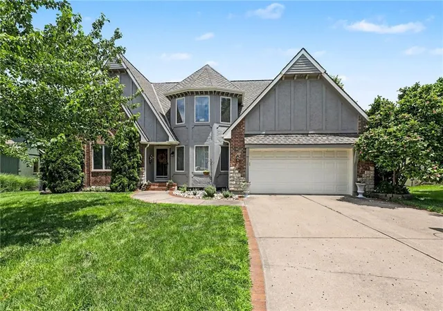 2nd image of 1056 Nw High Point Dr, Lees Summit, MO 64081 | MLS# 2626673