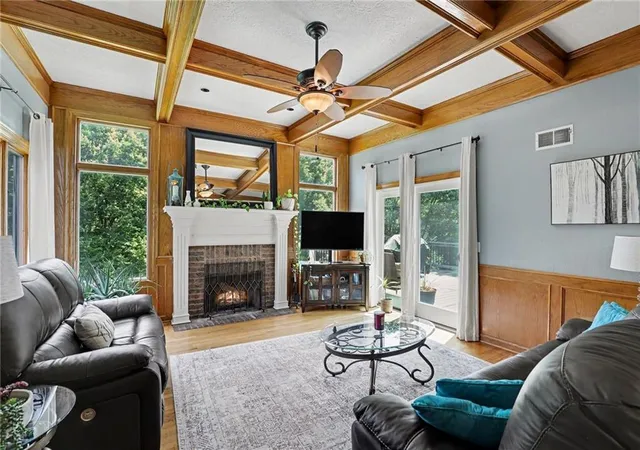 3rd image of 1056 Nw High Point Dr, Lees Summit, MO 64081 | MLS# 2626673