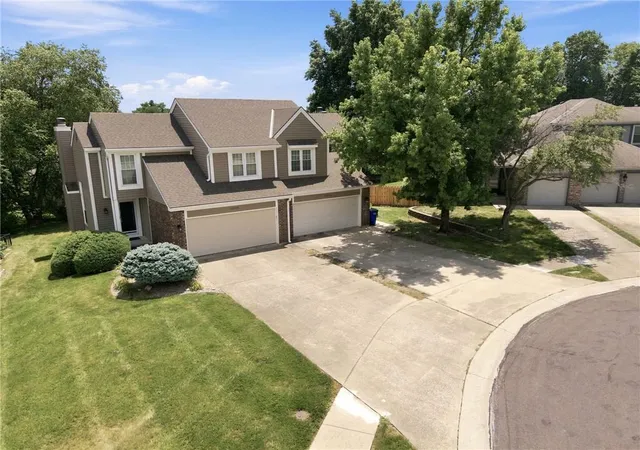 3rd image of 10569 Century Ln, Lenexa, KS 66215 | MLS# 2626679