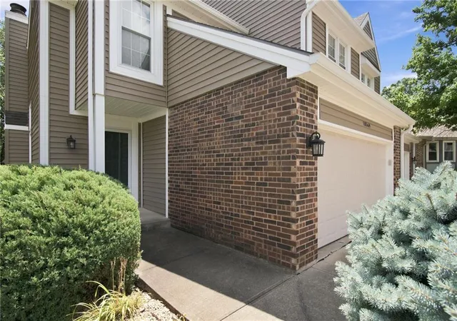 4th image of 10569 Century Ln, Lenexa, KS 66215 | MLS# 2626679