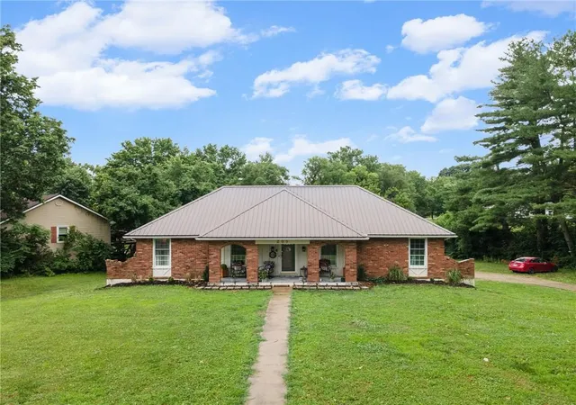 Homes for sale in Richmond, MO | 205 E Dauxville Dr, Richmond, MO 64085 | MLS# 2626683