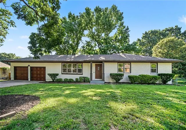 Photo 1 of Single family home for sale at 11123 Grand Ave, Kansas City, MO 64114 | MLS# 2626700 | Listing updated on 2026-09-21