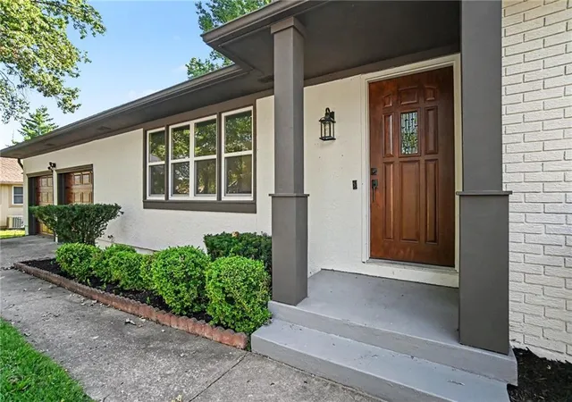 Photo 3 of Single family home for sale at 11123 Grand Ave, Kansas City, MO 64114 | MLS# 2626700 | Listing updated on 2026-09-21