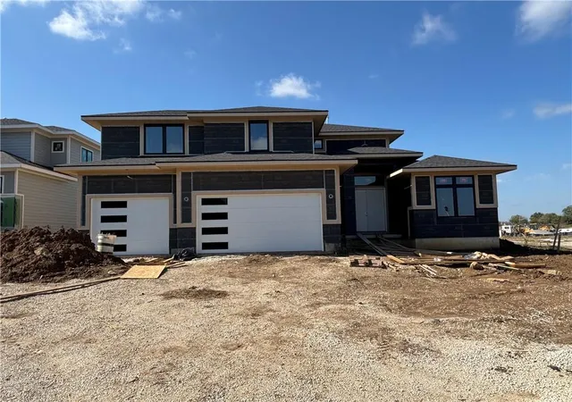 Photo 3 of Single family home for sale at 17520 Carter St, Overland Park, KS 66221 | MLS# 2626702 | Listing updated on 2026-10-18