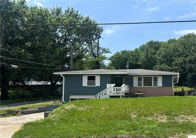 Homes for sale in St Joseph, MO | 1906 S 22nd St, St Joseph, MO 64507 | MLS# 2626704