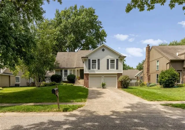 1st image of 8516 Darnell St, Lenexa, KS 66215 | MLS# 2626715