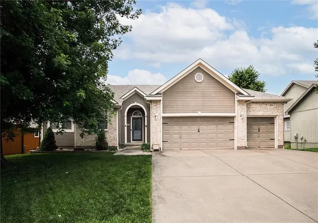 Homes for sale in Kearney, MO | 406 Briar Ln, Kearney, MO 64060 | MLS# 2626719