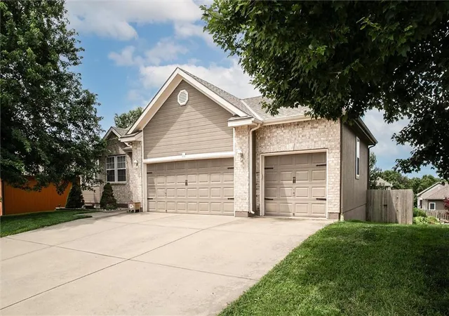 Homes for sale in Kearney, MO | 406 Briar Ln, Kearney, MO 64060 | MLS# 2626719