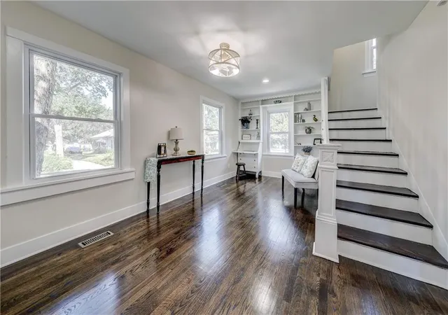 4th image of 226 S Chestnut St, Olathe, KS 66061 | MLS# 2626720