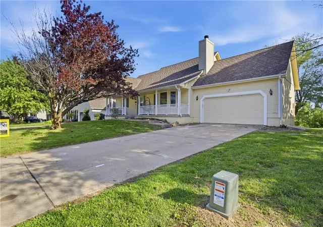 3rd image of 509 Ne Olympic Ct, Lees Summit, MO 64064 | MLS# 2626744
