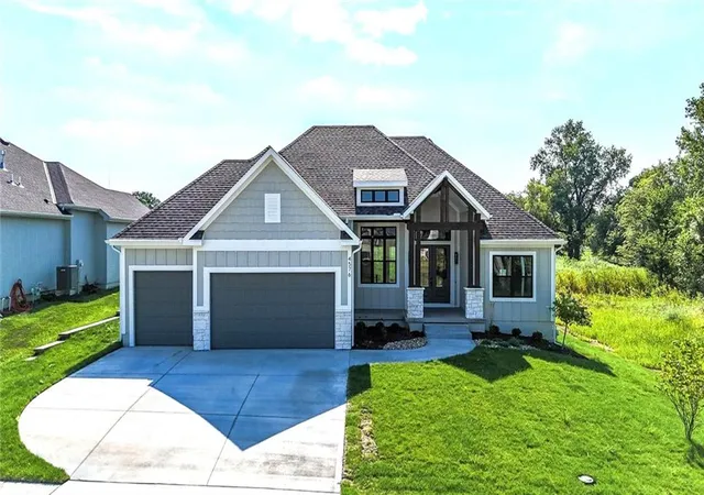 1st image of 4137 Lake Shore Dr, Basehor, KS 66007 | MLS# 2626747