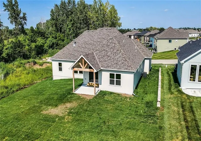 3rd image of 4137 Lake Shore Dr, Basehor, KS 66007 | MLS# 2626747
