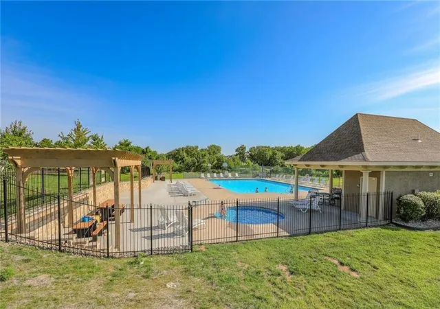 47th image of 4137 Lake Shore Dr, Basehor, KS 66007 | MLS# 2626747