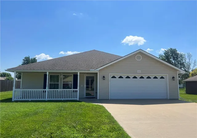Homes for sale in Odessa, MO | 610 S Connor St, Odessa, MO 64076 | MLS# 2626750