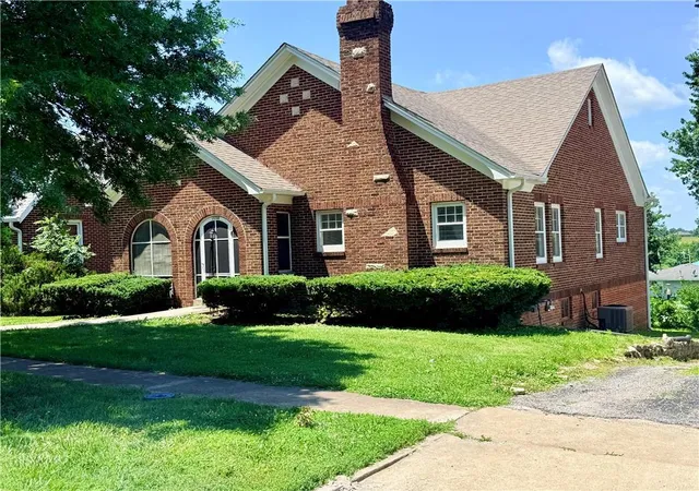 Homes for sale in Higginsville, MO | 1608 N Walnut St, Higginsville, MO 64037 | MLS# 2626756