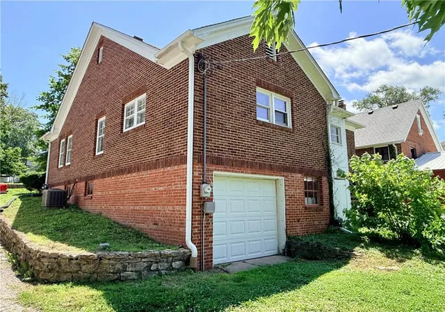 Homes for sale in Higginsville, MO | 1608 N Walnut St, Higginsville, MO 64037 | MLS# 2626756