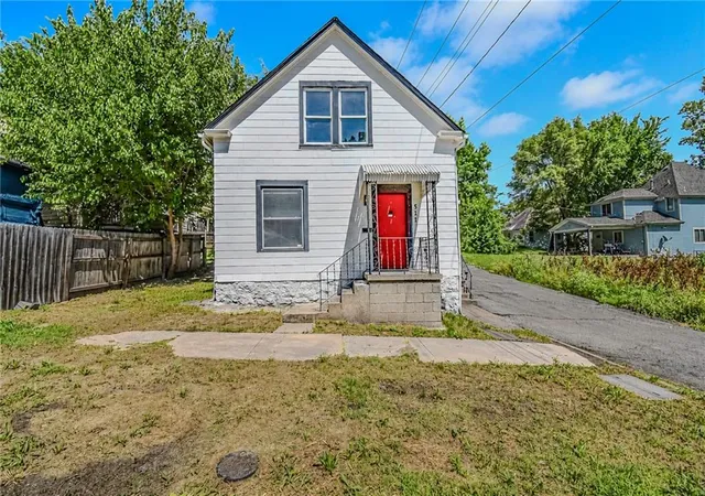 Photo 1 of Single family home for sale at 511 N 8th Street, Kansas City, KS 66101 | MLS# 2626757 | Listing updated on 2026-06-18