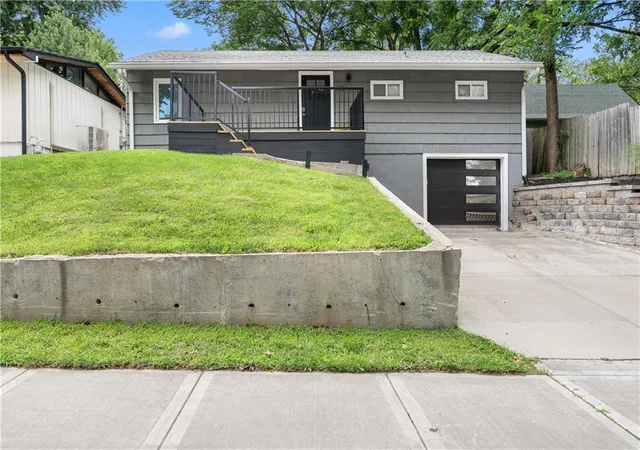 Photo 1 of Single family home for sale at 4504 Liberty St, Kansas City, MO 64111 | MLS# 2626780 | Listing updated on 2026-09-03