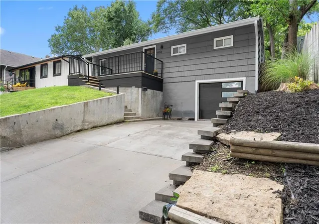 Photo 2 of Single family home for sale at 4504 Liberty St, Kansas City, MO 64111 | MLS# 2626780 | Listing updated on 2026-09-03
