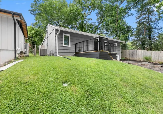 Photo 3 of Single family home for sale at 4504 Liberty St, Kansas City, MO 64111 | MLS# 2626780 | Listing updated on 2026-09-03