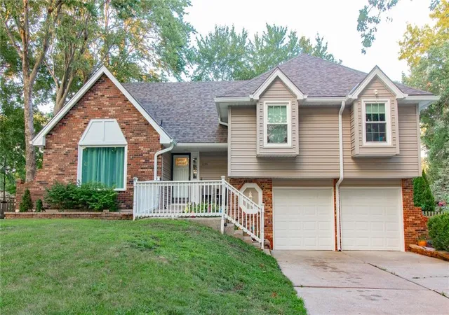 Homes for sale in Lees Summit, MO | 1139 Ne Clubhouse Ct, Lees Summit, MO 64086 | MLS# 2626792