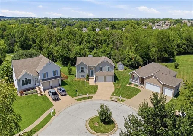 3rd image of 12650 Oakwood Dr, Platte City, MO 64079 | MLS# 2626800