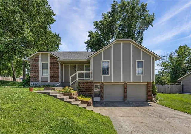 1st image of 609 Loran Ln, Raymore, MO 64083 | MLS# 2626802