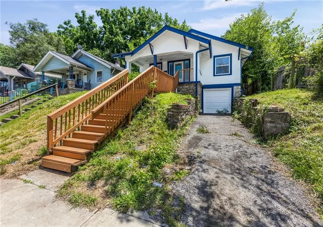 Photo 2 of Sale Pending at 1805 E 67th Street, Kansas City, MO 64132 | MLS# 2626820 | Listing updated on 2026-09-01