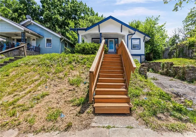 Photo 3 of Sale Pending at 1805 E 67th Street, Kansas City, MO 64132 | MLS# 2626820 | Listing updated on 2026-09-01