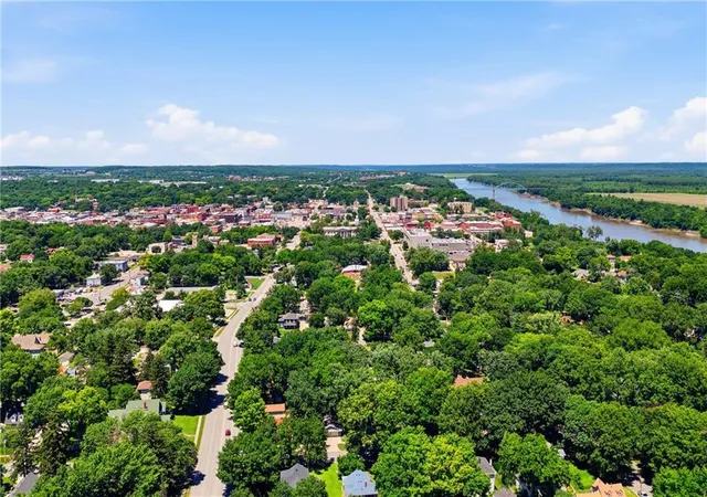 Homes for sale in Leavenworth, KS | 312 Pine St, Leavenworth, KS 66048 | MLS# 2626822