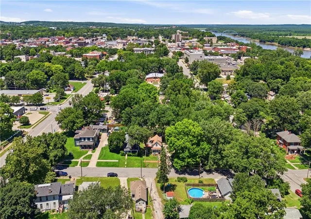 Homes for sale in Leavenworth, KS | 312 Pine St, Leavenworth, KS 66048 | MLS# 2626822