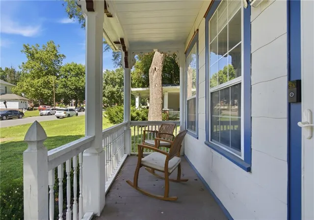 Homes for sale in Leavenworth, KS | 312 Pine St, Leavenworth, KS 66048 | MLS# 2626822