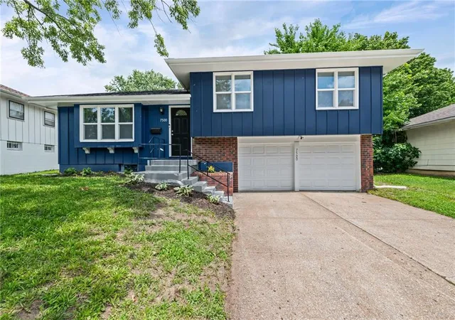 1st image of 7500 E 118th Pl, Kansas City, MO 64134 | MLS# 2626828