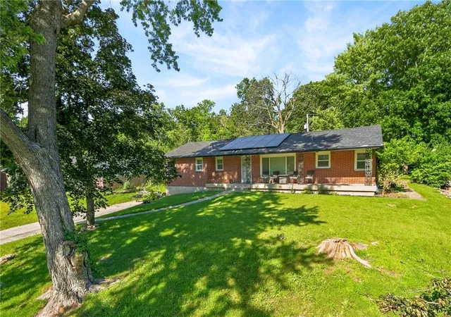 4th image of 6157 Ne Meadowlane Cir, Oakwood Park, MO 64118 | MLS# 2626848