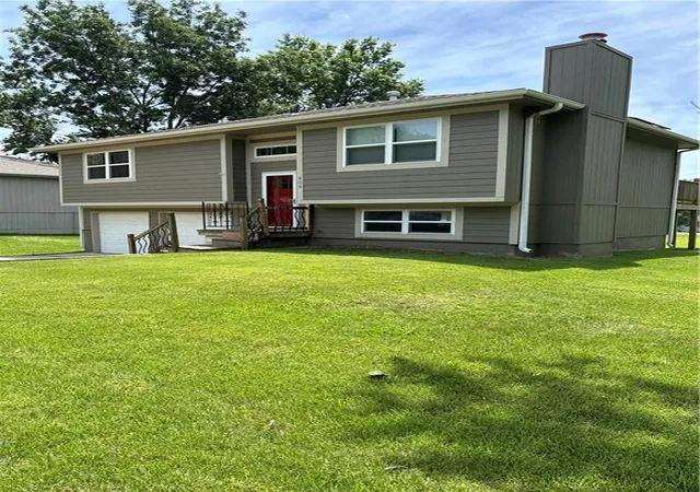 3rd image of 409 W South St, Spring Hill, KS 66083 | MLS# 2626853