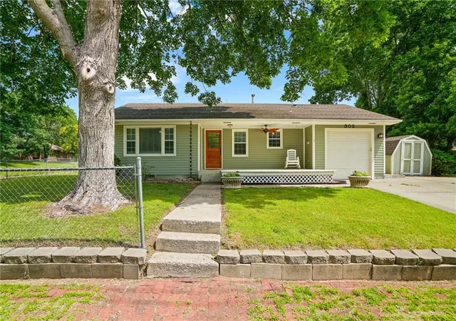 Homes for sale in Eudora, KS | 302 E 7th St, Eudora, KS 66025 | MLS# 2626854
