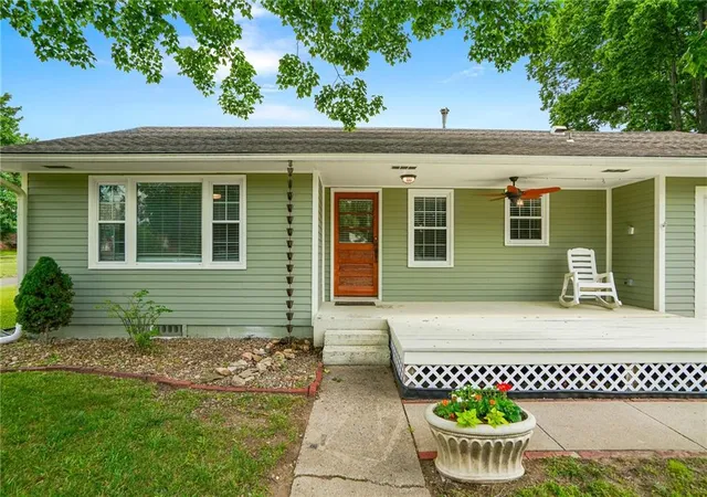 Homes for sale in Eudora, KS | 302 E 7Th St, Eudora, KS 66025 | MLS# 2626854