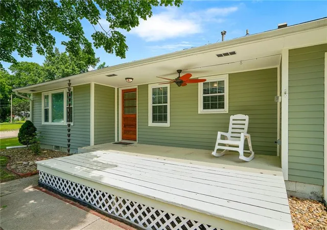 Homes for sale in Eudora, KS | 302 E 7Th St, Eudora, KS 66025 | MLS# 2626854