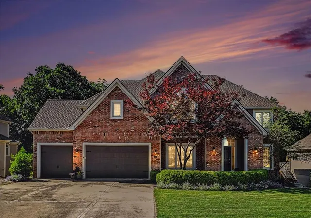 Photo 3 of Single family home for sale at 8033 Clearwater Dr, Kansas City, MO 64152 | MLS# 2626858 | Listing updated on 2026-08-26