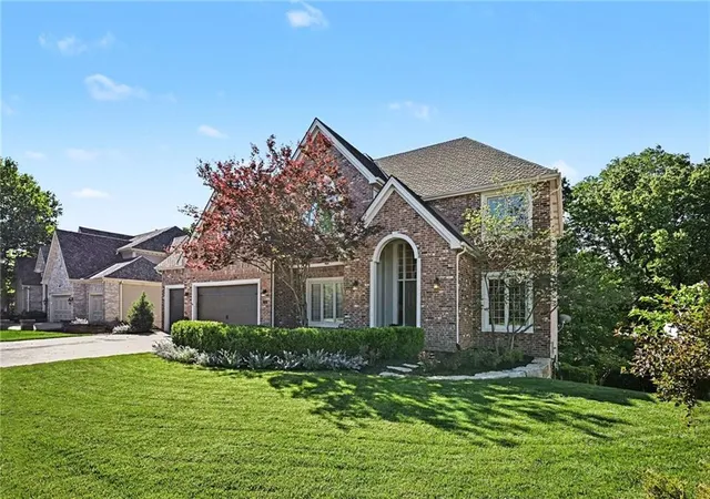 Photo 3 of Single family home for sale at 8033 Clearwater Dr, Kansas City, MO 64152 | MLS# 2626858 | Listing updated on 2026-08-26