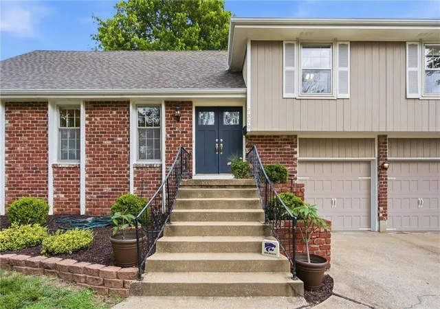 2nd image of 9309 Horton St, Overland Park, KS 66207 | MLS# 2626860