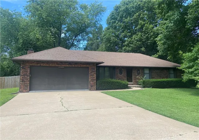 Homes for sale in Saint Joseph, MO | 3313 Pickett Rd, Saint Joseph, MO 64503 | MLS# 2626870