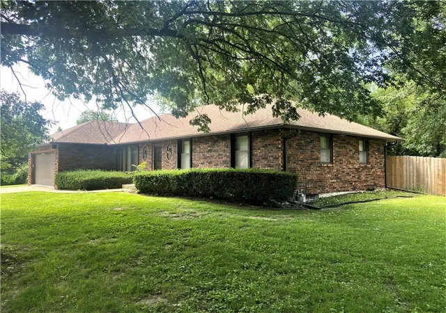 Homes for sale in Saint Joseph, MO | 3313 Pickett Rd, Saint Joseph, MO 64503 | MLS# 2626870
