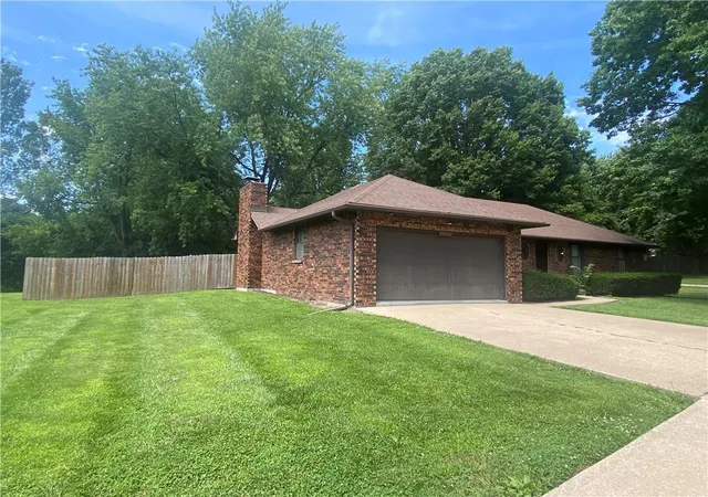 Homes for sale in Saint Joseph, MO | 3313 Pickett Rd, Saint Joseph, MO 64503 | MLS# 2626870