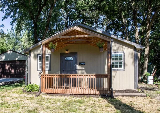 1st image of 606 Niagara St, Holden, MO 64040 | MLS# 2626871