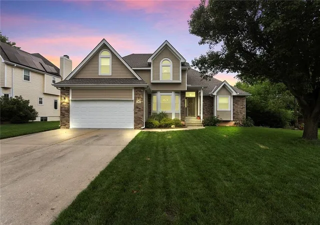 1st image of 113 Se Breon St, Lees Summit, MO 64063 | MLS# 2626880
