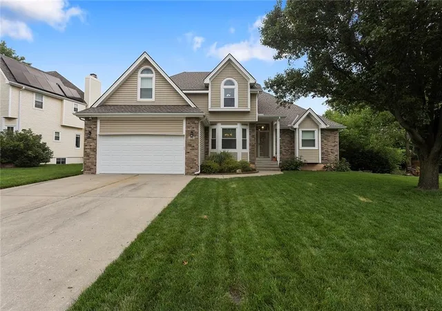 2nd image of 113 Se Breon St, Lees Summit, MO 64063 | MLS# 2626880
