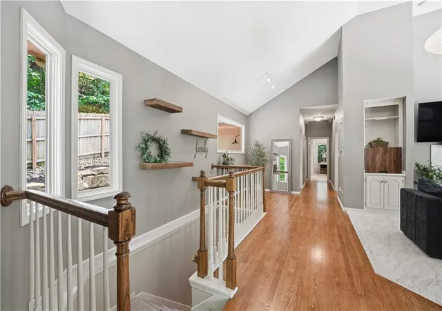 3rd image of 5316 Nw Bluff Dr, Parkville, MO 64152 | MLS# 2626881