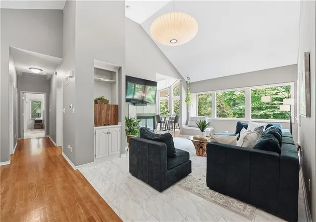 4th image of 5316 Nw Bluff Dr, Parkville, MO 64152 | MLS# 2626881