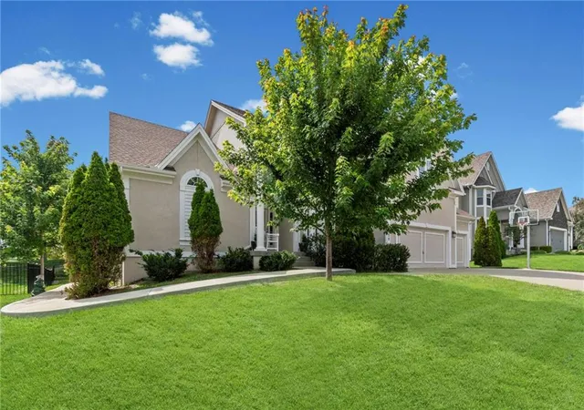 2nd image of 9020 N Oxford Ave, Kansas City, MO 64157 | MLS# 2626885